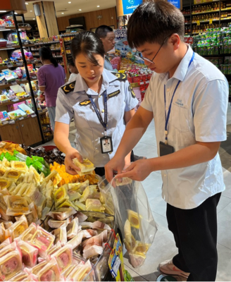 廣西興安縣市場監管局開展中秋月餅食品安全專項排查，保障節日期間食品銷售安全